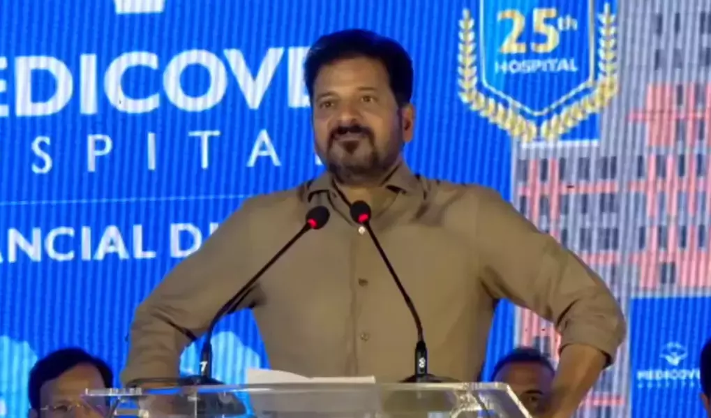 Revanth ने निजी डॉक्टरों से कुछ दिनों के लिए सरकारी अस्पतालों में काम करने को कहा। Revanth ने निजी डॉक्टरों से कुछ दिनों के लिए सरकारी अस्पतालों में काम करने को कहा।