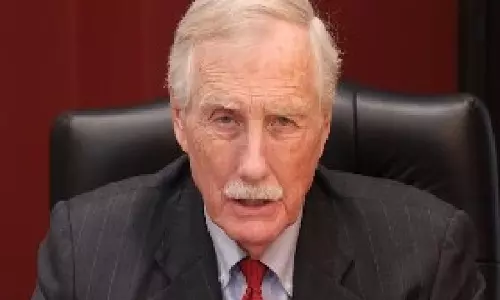 US Senator: ईरान युद्ध से रूस को 6 अरब डॉलर का फ़ायदा हुआ US Senator: ईरान युद्ध से रूस को 6 अरब डॉलर का फ़ायदा हुआ