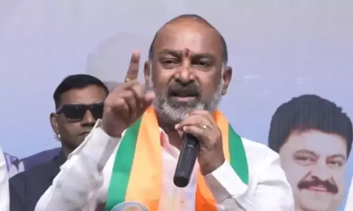 बंदी संजय ने Telangana सरकार के नैरेटिव का जवाब दिया, केंद्र के समर्थन को उजागर किया।