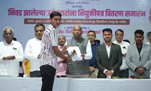 MVP मेगा जॉब फेयर में 1,000 युवाओं को नौकरी मिलने से नासिक में बड़े पैमाने पर रोजगार में वृद्धि हुई MVP मेगा जॉब फेयर में 1,000 युवाओं को नौकरी मिलने से नासिक में बड़े पैमाने पर रोजगार में वृद्धि हुई