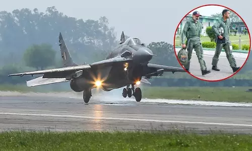 Jalandhar: एयर चीफ ने MiG-29 उड़ाकर परखी वायुसेना की ऑपरेशनल क्षमता Jalandhar: एयर चीफ ने MiG-29 उड़ाकर परखी वायुसेना की ऑपरेशनल क्षमता