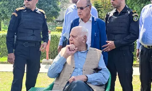 Srinagar कोर्ट ने फारूक अब्दुल्ला के लिए राहत का आदेश जारी किया Srinagar कोर्ट ने फारूक अब्दुल्ला के लिए राहत का आदेश जारी किया