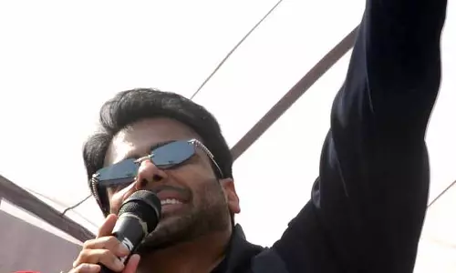 कार्यकर्ता ने बंदूकों और हिंसा का महिमामंडन करने वाले गानों पर HC से स्वतः संज्ञान लेने की मांग की कार्यकर्ता ने बंदूकों और हिंसा का महिमामंडन करने वाले गानों पर HC से स्वतः संज्ञान लेने की मांग की