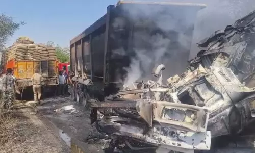 बलरामपुर में ट्रक ड्राइवर जिंदा जला, वाहन खाक बलरामपुर में ट्रक ड्राइवर जिंदा जला, वाहन खाक