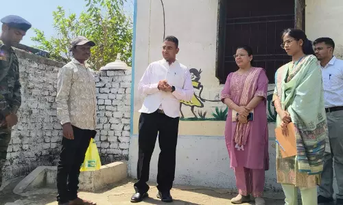 कलेक्टर ने खपराडीह में हर-घर नल से जल का किया निरीक्षण