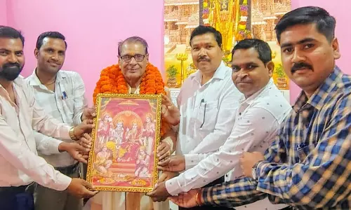 Bareilly: शिक्षामित्रों ने एमएलसी का स्वागत कर धन्यवाद दिया Bareilly: शिक्षामित्रों ने एमएलसी का स्वागत कर धन्यवाद दिया
