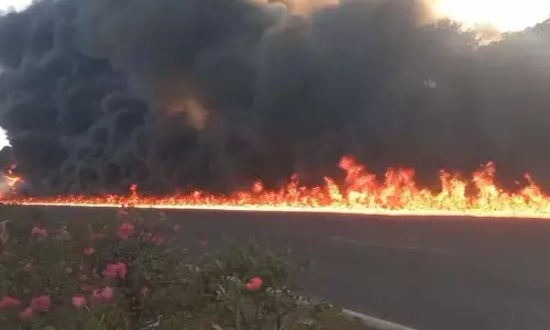 तेहरान के आजादी स्क्वायर में जोरदार धमाका, प्रदर्शनकारी दहल उठे तेहरान के आजादी स्क्वायर में जोरदार धमाका, प्रदर्शनकारी दहल उठे