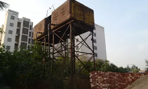 Karnal में सदियों पुराने पानी के टैंक शान से खड़े हैं।