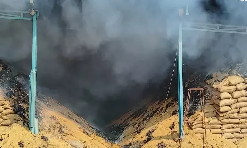 आग की चपेट में राइस मिल, हजारों क्विंटल धान जलकर राख आग की चपेट में राइस मिल, हजारों क्विंटल धान जलकर राख