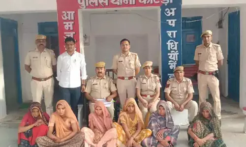 महिला चोर गिरोह का खुलासा, पेट में मिला चोरी का मंगलसूत्र महिला चोर गिरोह का खुलासा, पेट में मिला चोरी का मंगलसूत्र