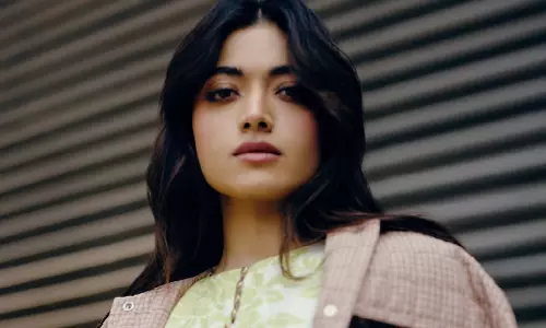 Rashmika ने निजता उल्लंघन पर जताई नाराज़गी, दी कानूनी चेतावनी Rashmika ने निजता उल्लंघन पर जताई नाराज़गी, दी कानूनी चेतावनी