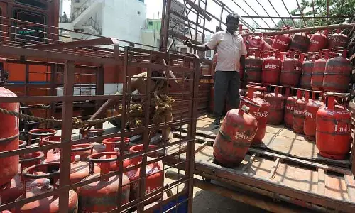 घरेलू LPG सिलेंडरों की आपूर्ति में कोई बाधा नहीं, जनता को घबराने की ज़रूरत नहीं
