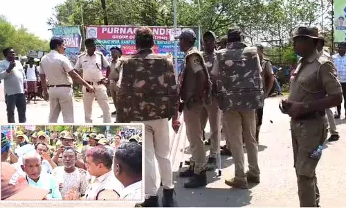 Bahalda में ग्रामीणों ने एक आदिवासी महिला के लिए न्याय की मांग करते हुए NH-220 को जाम कर दिया