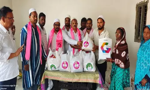 Karepalli में गरीब मुस्लिम परिवारों को रमज़ान के तोहफ़ों का वितरण Karepalli में गरीब मुस्लिम परिवारों को रमज़ान के तोहफ़ों का वितरण