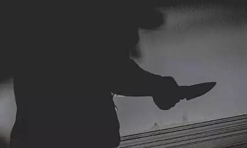 Bhopal: चाकू से हमले में एक व्यक्ति को गहरे ज़ख्म, गंभीर हालत में अस्पताल में भर्ती; आरोपी फरार Bhopal: चाकू से हमले में एक व्यक्ति को गहरे ज़ख्म, गंभीर हालत में अस्पताल में भर्ती; आरोपी फरार