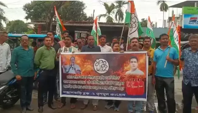 Siliguri: तृणमूल कांग्रेस ने रसोई गैस किल्लत को लेकर केंद्र सरकार पर साधा निशाना Siliguri: तृणमूल कांग्रेस ने रसोई गैस किल्लत को लेकर केंद्र सरकार पर साधा निशाना