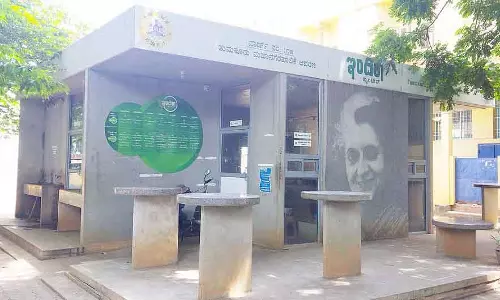 Tumakuru : लू की चपेट में इंदिरा कैंटीन Tumakuru : लू की चपेट में इंदिरा कैंटीन