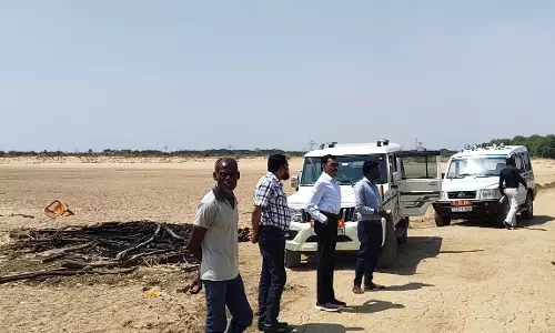 महानदी पर नाका लगाकर अवैध वसूली, जिला प्रशासन ने हटाया महानदी पर नाका लगाकर अवैध वसूली, जिला प्रशासन ने हटाया
