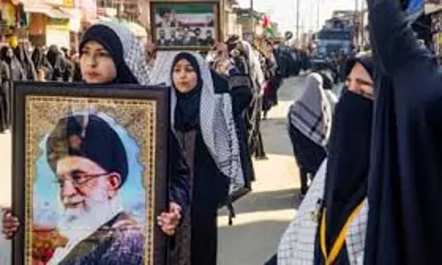 Srinagar: कश्मीर के शिया बहुल इलाकों में ईरान हमलों के विरोध में विरोध प्रदर्शन Srinagar: कश्मीर के शिया बहुल इलाकों में ईरान हमलों के विरोध में विरोध प्रदर्शन