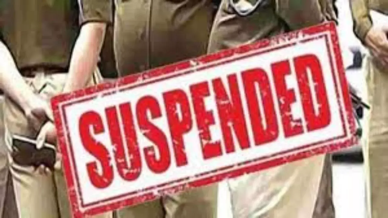 Haridwar: खनन माफियाओं से मिली सांठगांठ, 6 पुलिसकर्मी निलंबित Haridwar: खनन माफियाओं से मिली सांठगांठ, 6 पुलिसकर्मी निलंबित
