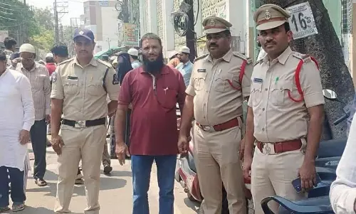 DPR के अनावरण से पहले HRF कार्यकर्ता सैयद बिलाल को घर में नज़रबंद किया गया DPR के अनावरण से पहले HRF कार्यकर्ता सैयद बिलाल को घर में नज़रबंद किया गया