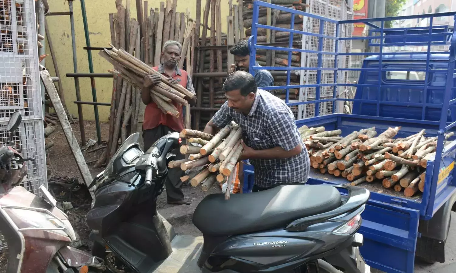 Tamil Nadu : संकट के समय में क्या पक रहा है