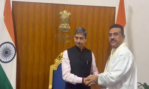 सुवेंदु अधिकारी ने Lok Bhavan में पश्चिम बंगाल के राज्यपाल आरएन रवि से की मुलाकात सुवेंदु अधिकारी ने Lok Bhavan में पश्चिम बंगाल के राज्यपाल आरएन रवि से की मुलाकात