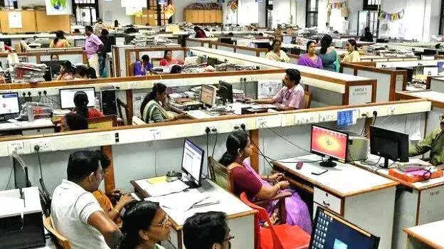 Kerala: सरकारी कर्मचारियों के लिए शनिवार की छुट्टी;  फ़ैसले की उम्मीद
