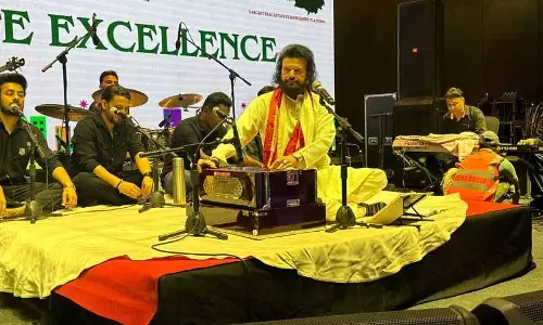 सूफी गायक हंस राज हंस ने चंडीगढ़ में CREDAI के रजत जयंती समारोह में प्रस्तुति दी
