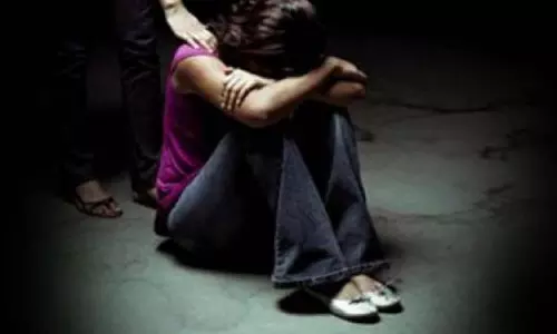 Valentines Day पर नाबालिग लड़की ने रैप किया, कहा मैं तुमसे शादी करूंगी Valentines Day पर नाबालिग लड़की ने रैप किया, कहा मैं तुमसे शादी करूंगी