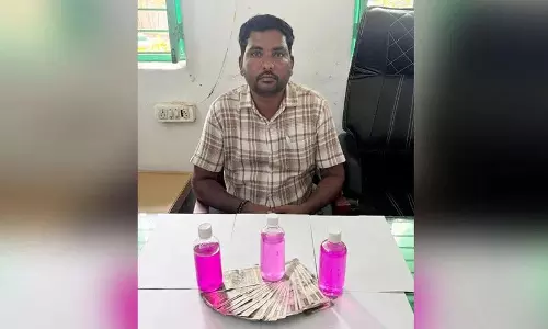 इंदिराम्मा बिल को मंजूरी देने के लिए रिश्वत लेते हुए पंचायत सचिव को ACB ने पकड़ा इंदिराम्मा बिल को मंजूरी देने के लिए रिश्वत लेते हुए पंचायत सचिव को ACB ने पकड़ा