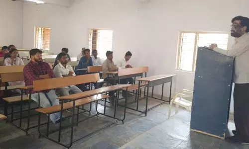 Communication skills में महारत ज़रूरी है: प्रिंसिपल बोलोजू यदाचारी Communication skills में महारत ज़रूरी है: प्रिंसिपल बोलोजू यदाचारी