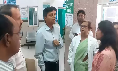 Ujjain कलेक्टर ने अस्पताल में अचानक निरीक्षण कर अनुपस्थित स्टाफ का वेतन घटाया Ujjain कलेक्टर ने अस्पताल में अचानक निरीक्षण कर अनुपस्थित स्टाफ का वेतन घटाया
