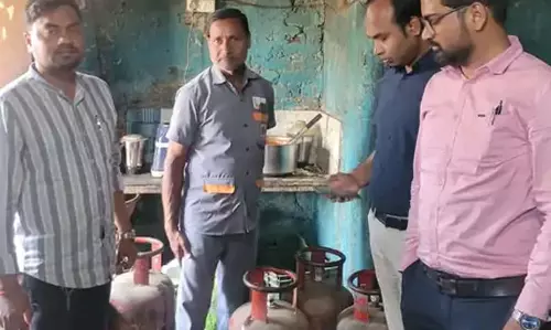 होटलों में घरेलू गैस सिलेंडरों के दुरुपयोग पर छापेमारी, कई सिलेंडर जब्त