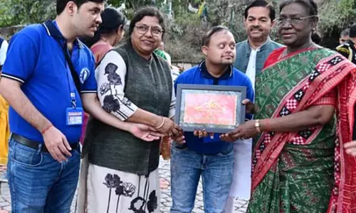 राष्ट्रपति भवन में ‘पर्पल फेस्ट’ का आयोजन, 8000 से अधिक दिव्यांगजनों ने किया अमृत उद्यान का दौरा राष्ट्रपति भवन में ‘पर्पल फेस्ट’ का आयोजन, 8000 से अधिक दिव्यांगजनों ने किया अमृत उद्यान का दौरा