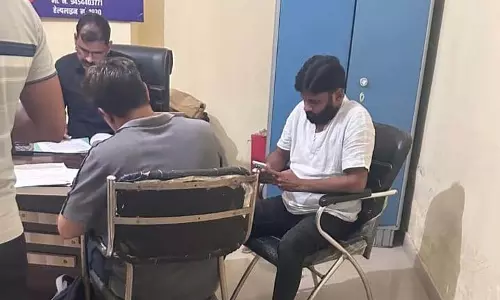 BIG BREAKING: कौशांबी में विनोद तिवारी गिरफ्तार BIG BREAKING: कौशांबी में विनोद तिवारी गिरफ्तार