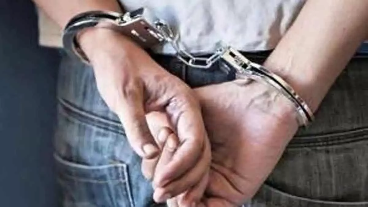 Mumbai: पुलिस ने कबाड़ के पैसों को लेकर बेघर कबाड़ी की हत्या के आरोप में 2 गिरफ़्तार किया Mumbai: पुलिस ने कबाड़ के पैसों को लेकर बेघर कबाड़ी की हत्या के आरोप में 2 गिरफ़्तार किया