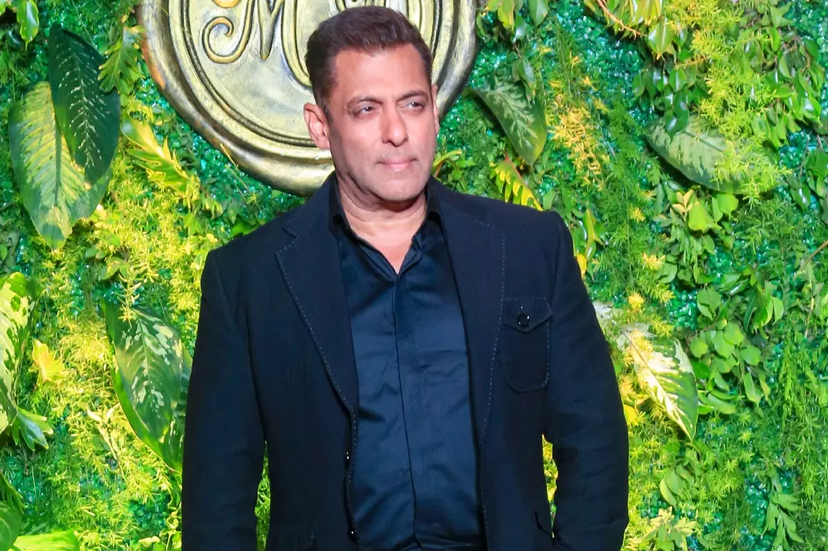 Barjatya की शादी की पार्टी में ‘हम आपके हैं कौन’ रीयूनियन, सलमान खान का डैशिंग अंदाज़ Barjatya की शादी की पार्टी में ‘हम आपके हैं कौन’ रीयूनियन, सलमान खान का डैशिंग अंदाज़
