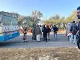 Sirsa आढ़तियों ने देरी से बचने के लिए ट्रांसपोर्ट ठेकेदार की मांग की Sirsa आढ़तियों ने देरी से बचने के लिए ट्रांसपोर्ट ठेकेदार की मांग की