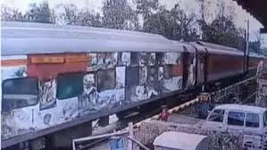 Shahjahanpur: ट्रेन हादसे में शाहजहांपुर के लेखपाल की मौत Shahjahanpur: ट्रेन हादसे में शाहजहांपुर के लेखपाल की मौत