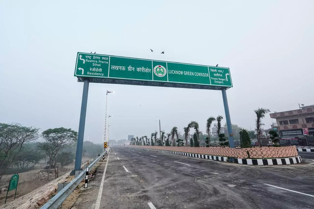 Lucknow: ग्रीन कॉरिडोर से बदलेगी Lucknow की ट्रैफिक व्यवस्था Lucknow: ग्रीन कॉरिडोर से बदलेगी Lucknow की ट्रैफिक व्यवस्था