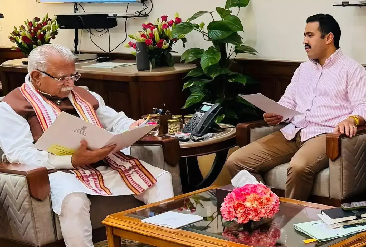 Shimla: शहरी विकास परियोजनाओं को लेकर Vikramaditya Singh ने Manohar Lal Khattar से की चर्चा Shimla: शहरी विकास परियोजनाओं को लेकर Vikramaditya Singh ने Manohar Lal Khattar से की चर्चा