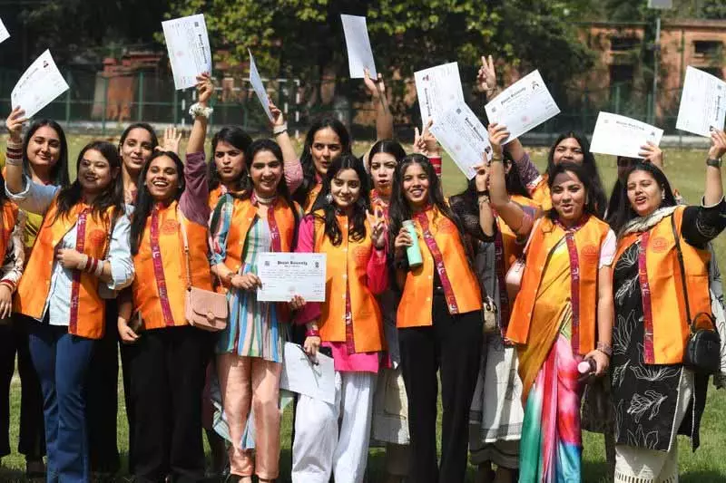 लुधियाना के SCD कॉलेज में दीक्षांत समारोह के दौरान 501 छात्रों को डिग्रियां मिलीं लुधियाना के SCD कॉलेज में दीक्षांत समारोह के दौरान 501 छात्रों को डिग्रियां मिलीं