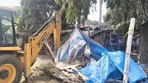 Bareilly: आरटीओ के बाहर दलालों पर कार्रवाई, अड्डे किए ध्वस्त Bareilly: आरटीओ के बाहर दलालों पर कार्रवाई, अड्डे किए ध्वस्त
