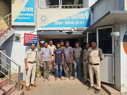 सरेआम जाम छलका रहे कई पियक्कड़ गिरफ्तार, पुलिस की बड़ी कार्रवाई सरेआम जाम छलका रहे कई पियक्कड़ गिरफ्तार, पुलिस की बड़ी कार्रवाई