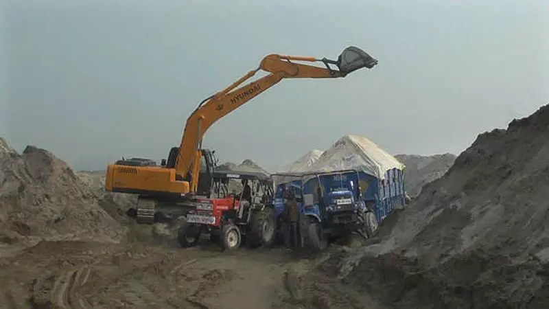 अधिकारियों ने Yamunanagar में बड़े पैमाने पर अवैध खनन का पता लगाया अधिकारियों ने Yamunanagar में बड़े पैमाने पर अवैध खनन का पता लगाया