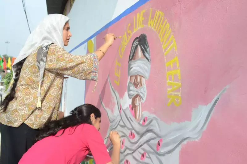 Haryana : कला संगम प्रतियोगिता ने करनाल की दीवारों में रंग भर दिए Haryana : कला संगम प्रतियोगिता ने करनाल की दीवारों में रंग भर दिए