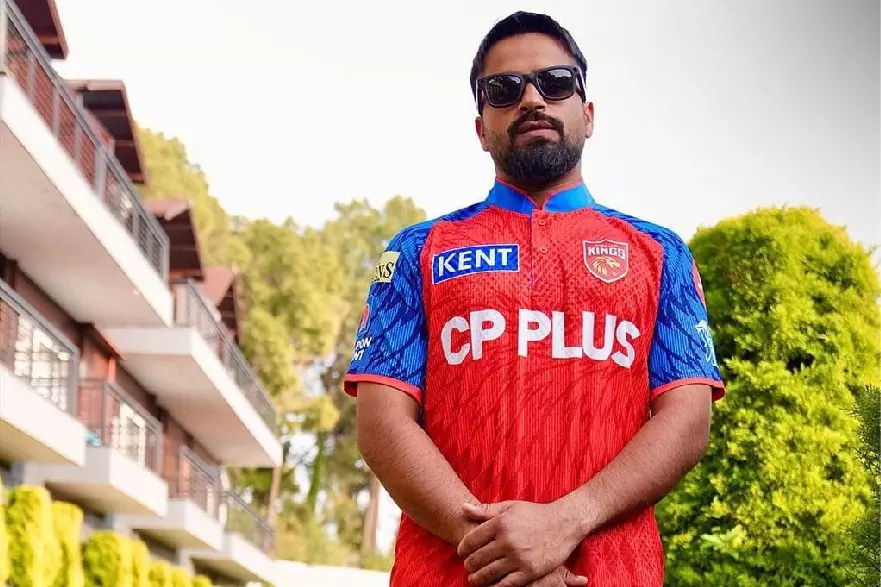 Punjab किंग्स ने IPL 2026 से पहले अपनी नई जर्सी लॉन्च की Punjab किंग्स ने IPL 2026 से पहले अपनी नई जर्सी लॉन्च की