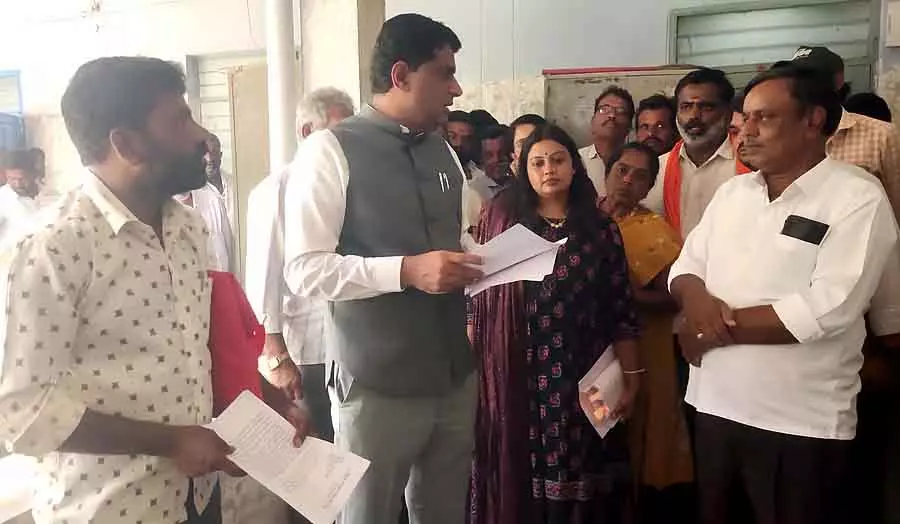 भूमि रिकॉर्ड: लोगों को भ्रमित न करें; District Collector भूमि रिकॉर्ड: लोगों को भ्रमित न करें; District Collector