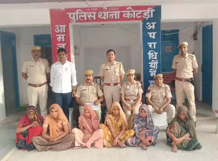 महिला चोर गिरोह का खुलासा, पेट में मिला चोरी का मंगलसूत्र महिला चोर गिरोह का खुलासा, पेट में मिला चोरी का मंगलसूत्र